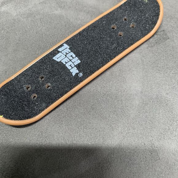 Vintage Tech Deck Santa Cruz Screaming Gray Hand Fingerboard - Picture 6 of 6